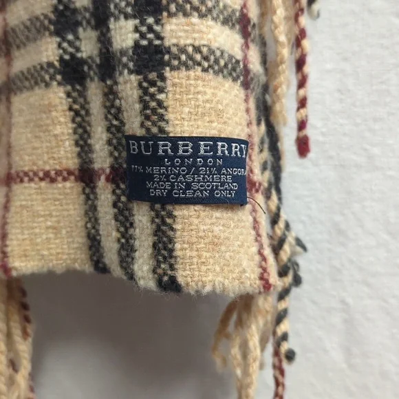 Burberry Scarf - Picture 2 of 4